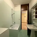 App 2 Bedr 2 Bathr 5
