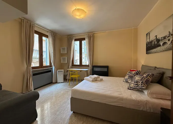 App 2 Bedr 2 Bathr 5 From Arena 2 From Piazza Delle Erbe Verona